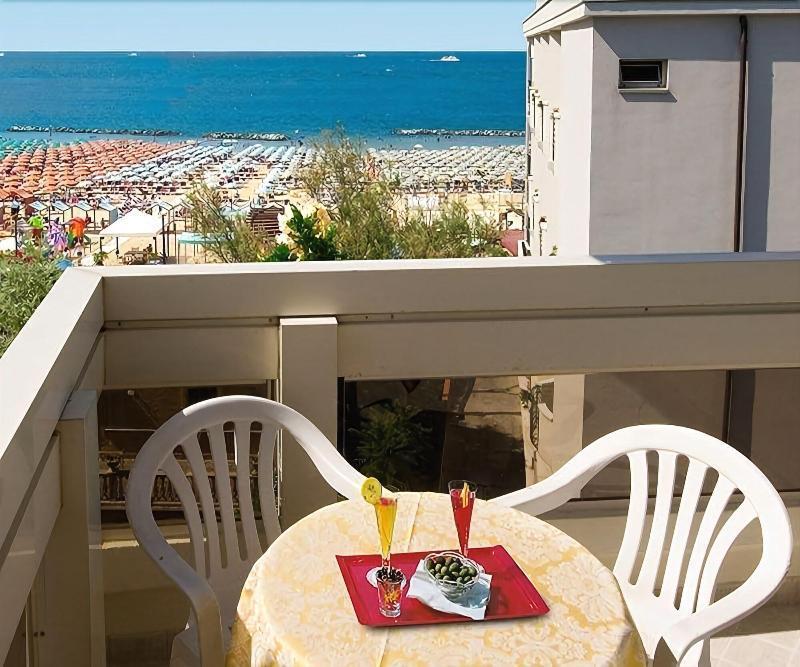Hotel Prestige Cattolica Exterior photo