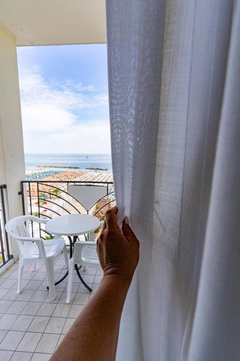 Hotel Prestige Cattolica Exterior photo